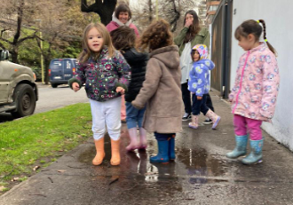 Actividad Caminata Ninos Jardin Infantil Casa Roble educación Pikler Waldorf